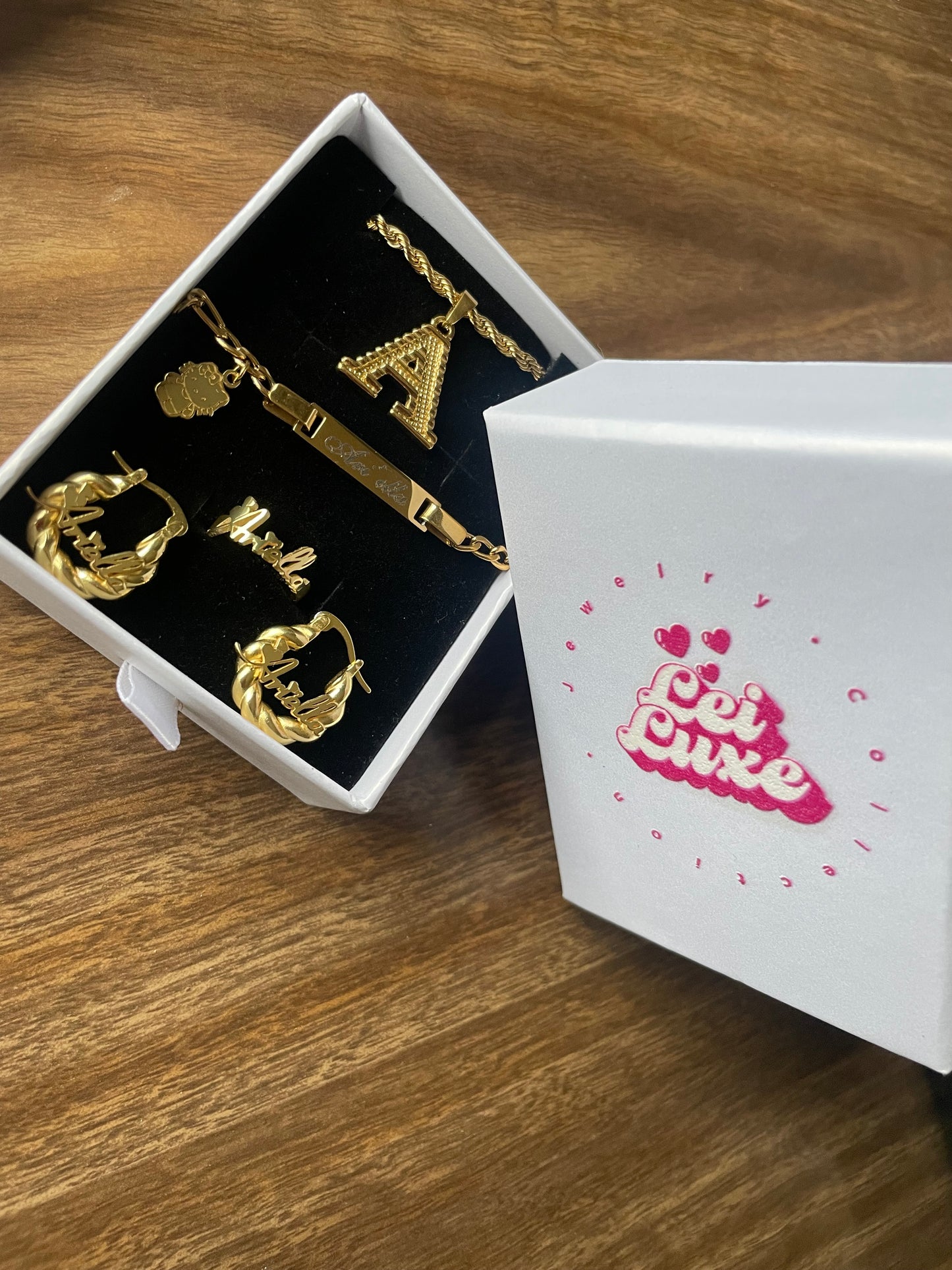 4pc Hello kitty bracelet set
